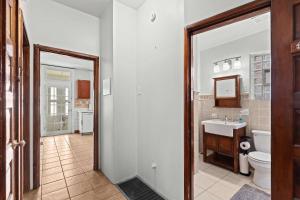 Cozy 2BR Escape ABODEbucks
