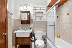 Cozy 2BR Escape ABODEbucks
