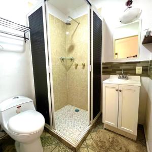 Entire house, 4 bedrooms with bathroom