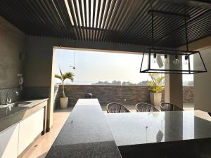 Apartamento con piscina entre Larcomar y Puente Suspiros