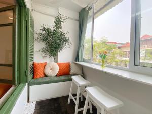 Full of light 2BR Studio w balcony @Train Street