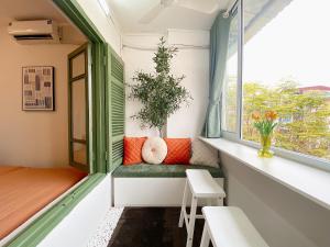 Full of light 2BR Studio w balcony @Train Street