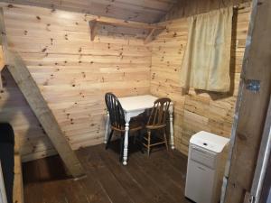 Cozy cabin in Tobermory Grotto
