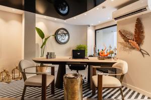 Looks Prive Suites