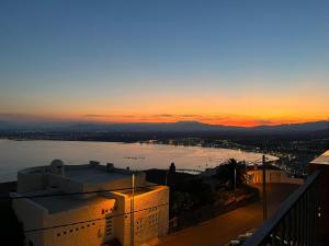 Apartamento con fabulosas vistas sobre la bahía de Roses- El Piset