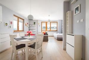 Park Praski Charming Apartment by BookingHost