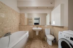 Park Praski Charming Apartment by BookingHost