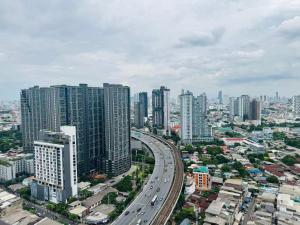 BTS Wutthakat Walkable Entire Apartment