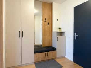 Chic 1BR & 1LR Apartment Panoramic Sky View