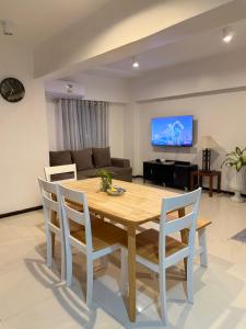 Mactan Airport Cozy Family Loft Condo by A&C