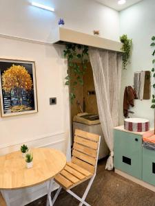Couple Friendly Luxury 1BHK with Lift and Fast Wifi