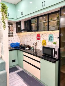 Couple Friendly Luxury 1BHK with Lift and Fast Wifi