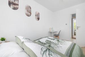 Przytulny Apartament z Parkingiem blisko Gór by Noclegi Renters