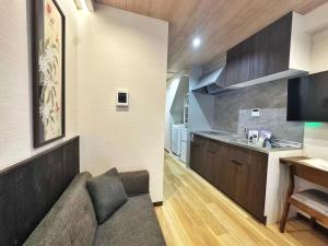 New 健杉 大國町站5分鐘 離難波一站 兩層獨立屋 全新裝修 兩房兩廁