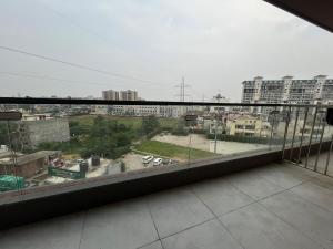 Romantic 1BHK Flat , Balcony View & Self CheckIn