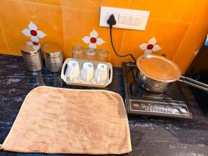 Escape Home Stay Studio-1RK Sec-38, Near Medanta