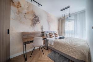 Kierbedzia Beige Elegance, Free Parking
