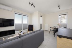 Comfortable Apartment with Air Conditioning and a Family Parking Space by Noclegi Renters