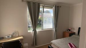 Room 5 Bright Comfortable Room Walk to Shops