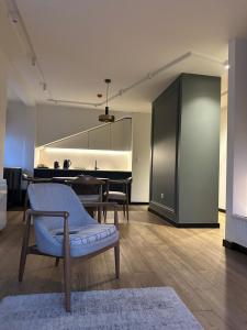 Modern Mountain 302