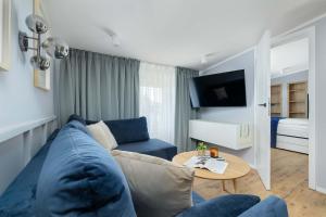 Stylish Apartment in the City Centre with Workspace Near the Harbour by Noclegi Renters