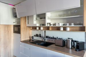 Portovo Private Jacuzzi & AC Suite by Lion Apartments