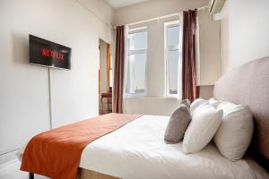 Just on Galata Tower Square - Amazing view - 2BR