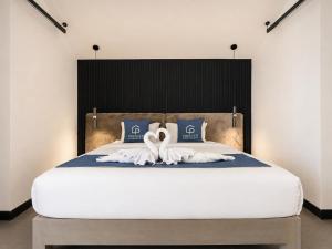 Stylish 3BR Pool WiFi 200