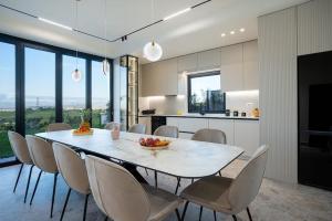 Modern masterpiece with Sea and Lake views !!