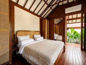 Tropical Villa with Pool