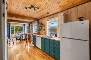 Oceanfront in Petty Harbour - Views from the Deck