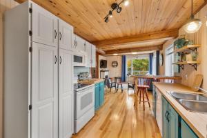 Oceanfront in Petty Harbour - Views from the Deck