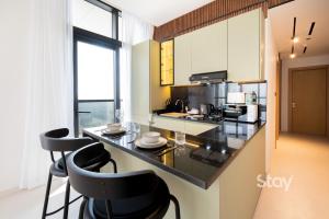 2BR Skyline View Apt Trade Center First