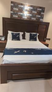 Aniny Hotel