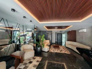 Vive el Lujo Piscina Cine y Gym en Equipetrol
