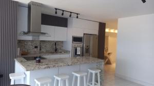 L Arena - Spacious Luxe 3BR Pampatar Beachfront Family Stay