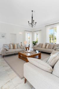 Golf Front Luxury Villa with Heated Pool and Sunset Views