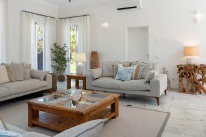 Golf Front Luxury Villa with Heated Pool and Sunset Views