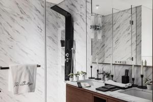 2BR Burj Khalifa with Fountain Views and Downtown Dubai