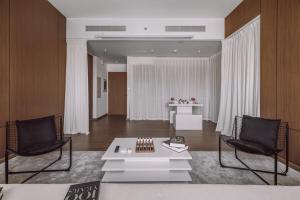 2BR Burj Khalifa with Fountain Views and Downtown Dubai