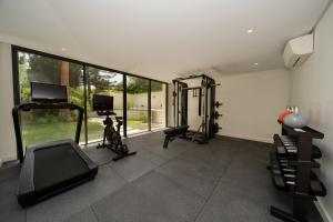 Villa Casa del Mar, by the beach, heated pool, Marbella