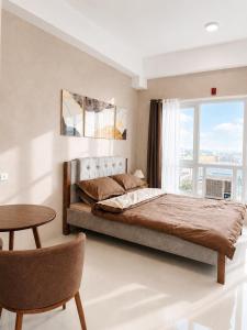 Cassies Cozy Warm Modern Studio
