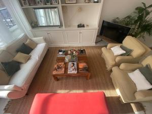 Sea view apartment with garden