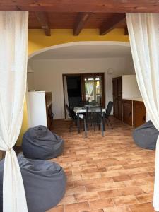 Confortevole Trilocale con ampio Patio, Residence Mirice - Vignola Mare
