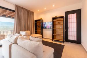 Modern 2BR Apartment 5 Mins from SMA Center