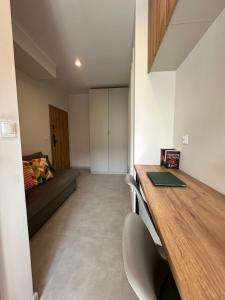 Rooms4Less Apartments