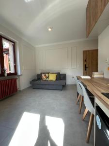Rooms4Less Apartments