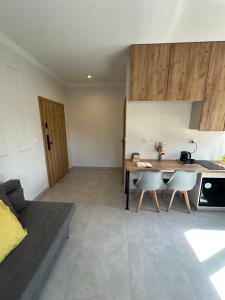 Rooms4Less Apartments
