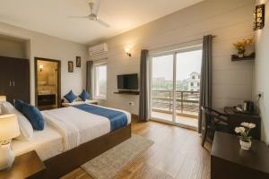 The Garnet Apartment With Balcony # Lift # Garden # Ac rooms # Private Parking # Near Prem Mandir # Located Inside- Omaxe Eternity Vrindavan #