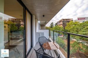 102 tribeca Brand new and 30m from the Shopping del Sol!